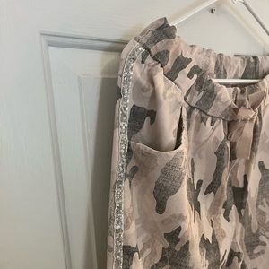 Adorable stretch pink camo pants with bling